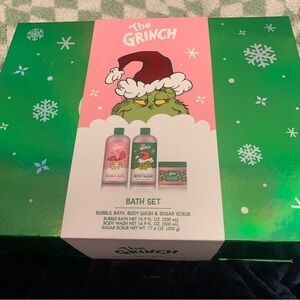 The Grinch Bath Set -